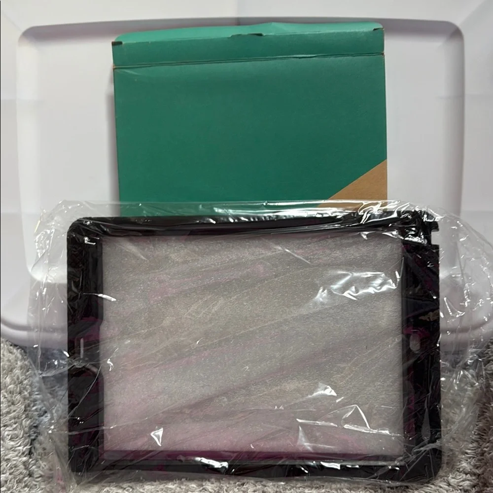 i-Blason New in box Black IPad Air2 protective case with Green & Brown Packaging